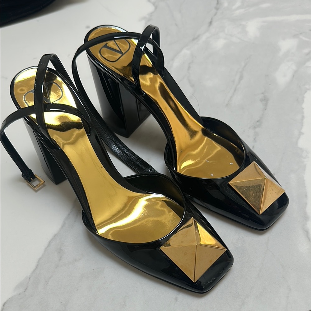 Valentino onestud rockstud Black and Gold slingback heels 
Size 39